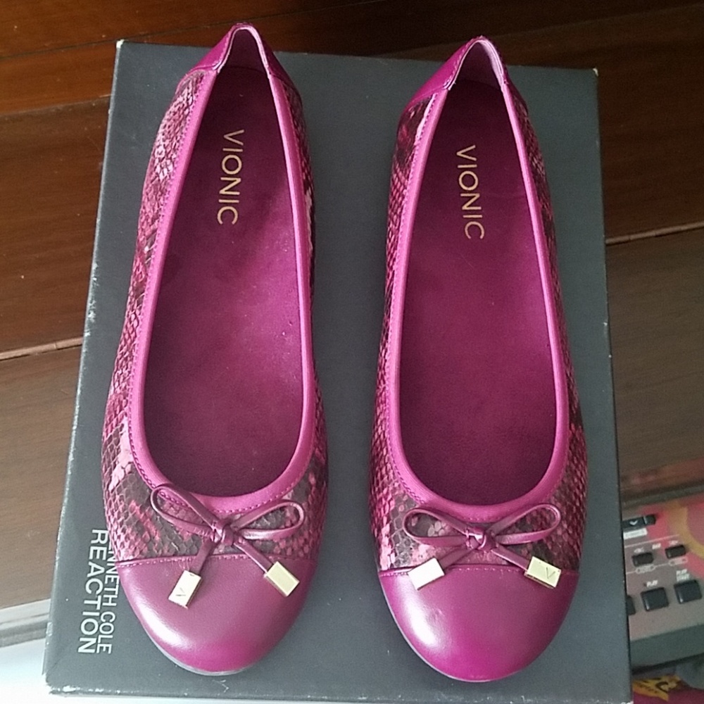 Vionic ballet flats